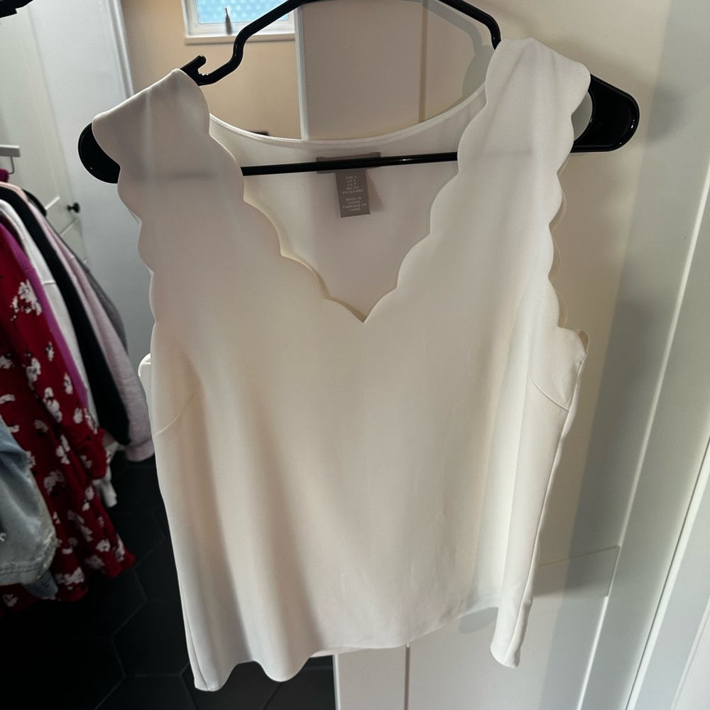 White short sleeve scallop blouse